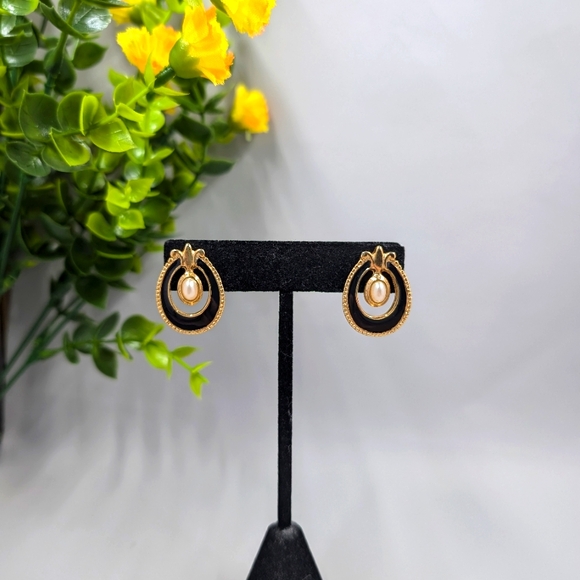 Gorgeous Gold Plated Made in U.S.A. Signed Vintage Earrings with Pearl Accents - Picture 1 of 5